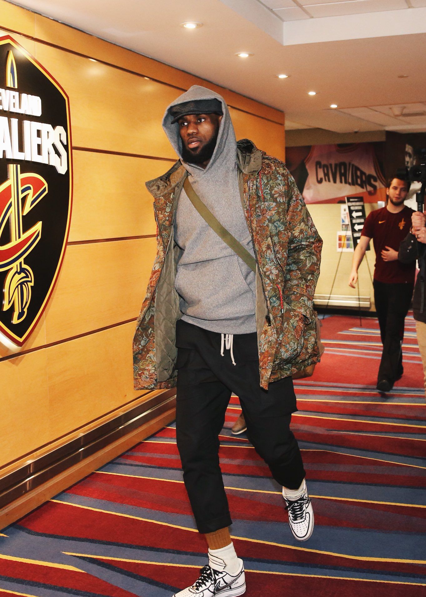 42岁鲍春来现身球场：昔日挚爱罗雪娟嫁豪门儿女双全，他却至今单身引唏嘘